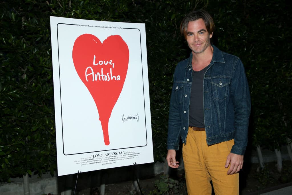 El objetivo de Toby es intentar poder conseguir el dinero suficiente como para poder salvar la granja familiar, que está en peligro. Nada más cometer el primer robo, un veterano Ranger de Texas y su compañero irán tras la pista de los hermanos.
<br>