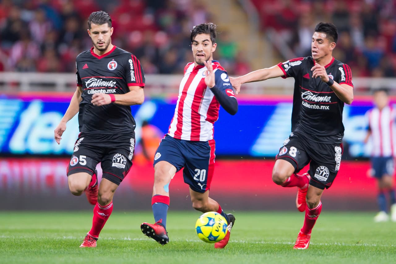 Guido Rodríguez es un jugador férreo y agresivo. Sabe su negocio en el medio campo de Tijuana y desde ahí supo controlar a Chivas que se fue deshilando con los minutos ante su marca.