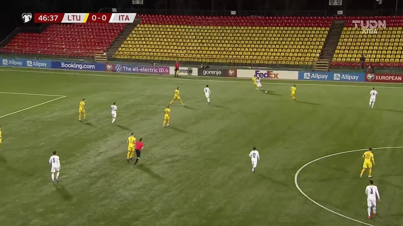 ¡Gol de Italia! Sensi el 0-1 sobre Lituania con un zurdazo