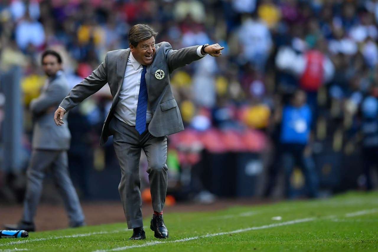 Luego de la final de la Liga de Campeones de la Concacaf que jugaron América y Chivas hace unos años, Rodolfo Pizarro le mentó la madre al Piojo, quien le reclamó el festejo del Rebaño al ganar.