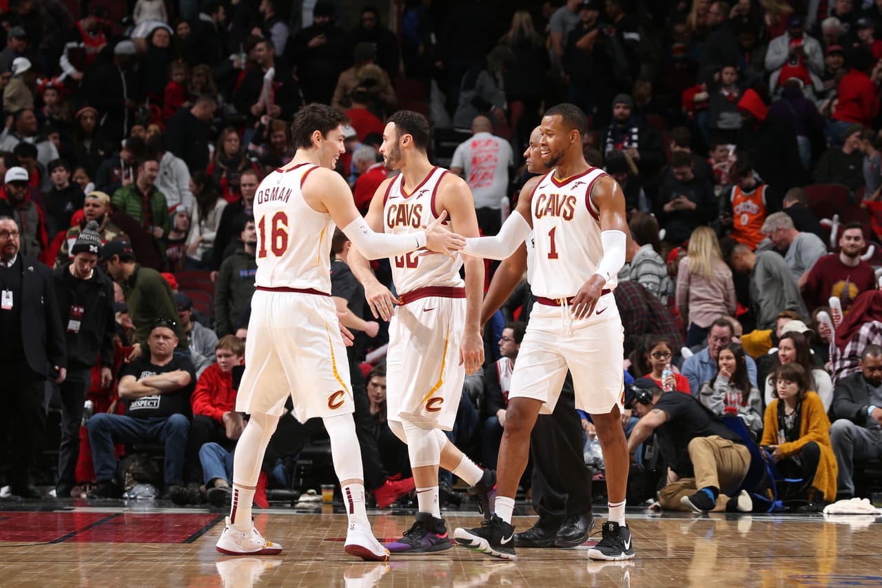 Cavaliers 104-101 Bulls: en el United Center los Cavs lograron un triunfo reconfortante después de seis juegos perdiendo. Jordan Clarkson, Alec Burks y Matthew Dellavedova fueron los mejores jugadores de la visita en este partido.