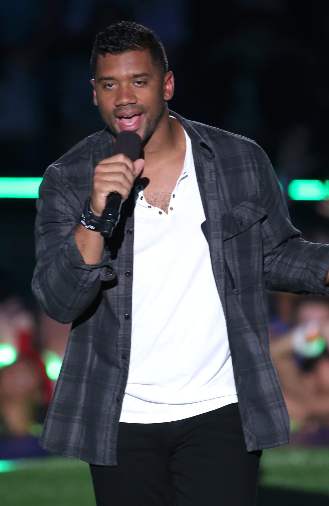 Reporte: Russell Wilson no ha rechazado nada y nada ha sido sacado de la mesa