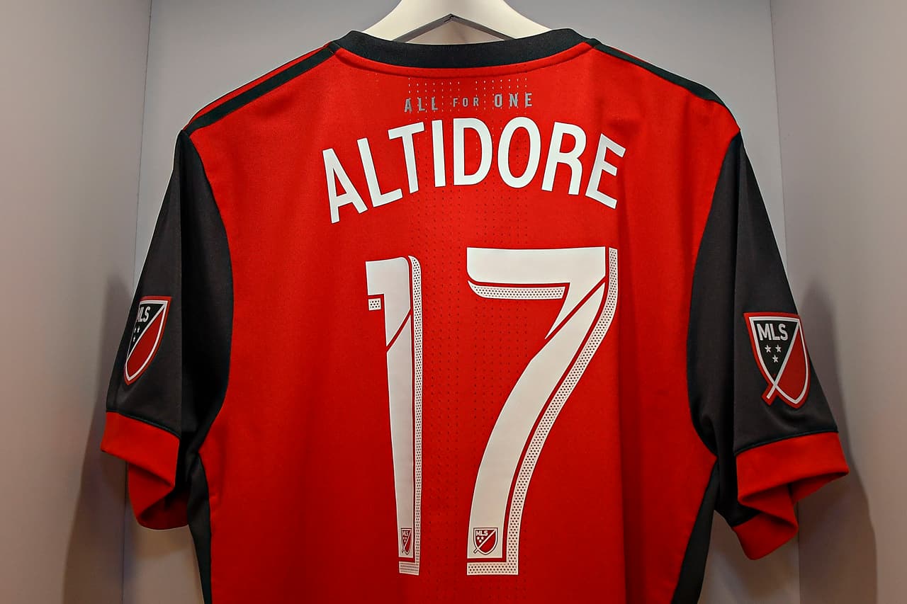 Lista la camiseta del jugador de la selección de Estados Unidos y estelar atacante del Toronto FC Jozy Altidore.