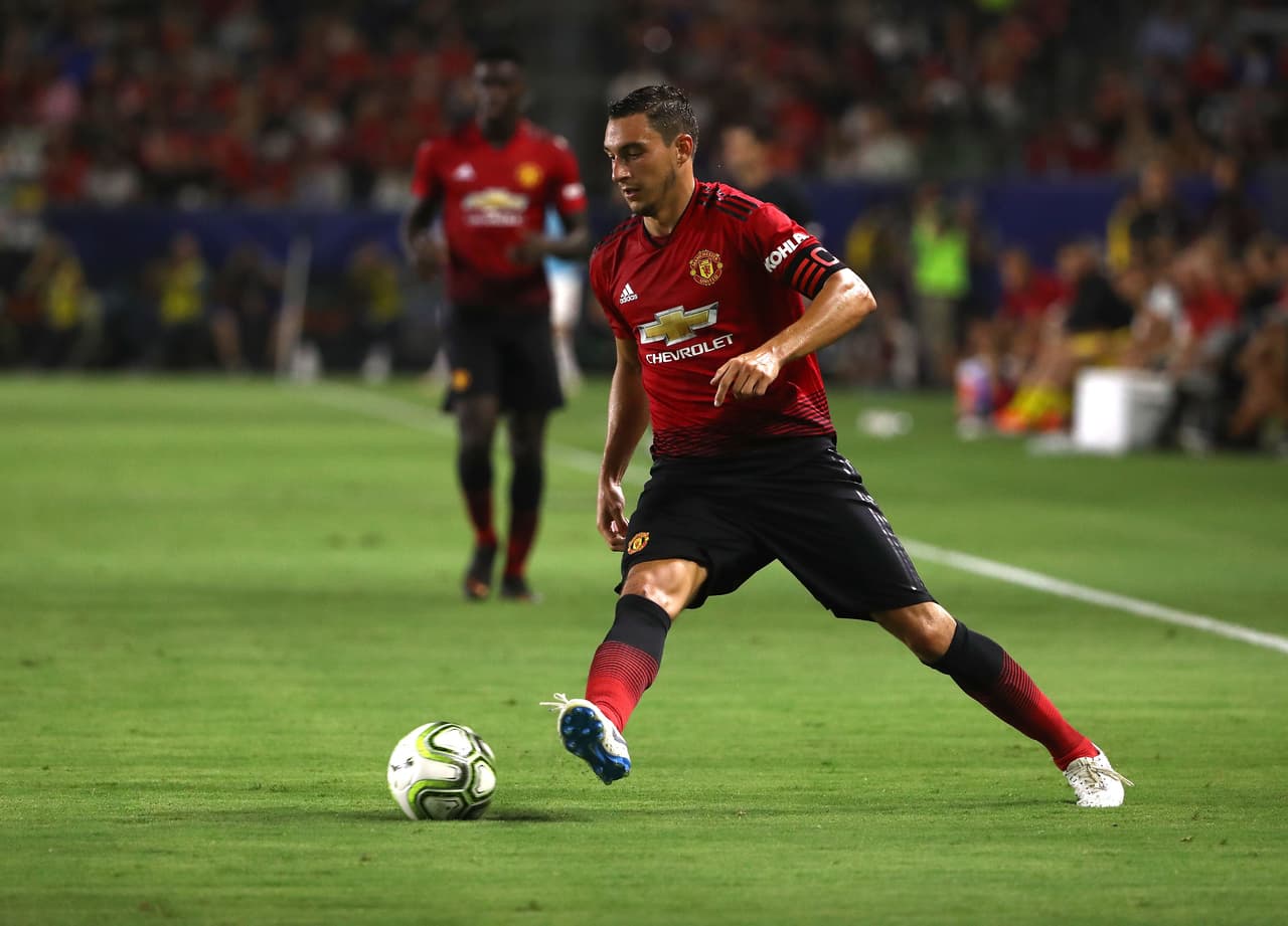 El defensa italiano Matteo Darmian busca salir de Manchester United y mostró de nuevo sus afectos por el fútbol italiano, con lo que podría entrar en la lista de candidatos para llegar a Inter de Milán.