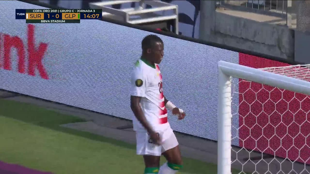 ¡GOL!  anota para Surinam. Gleofilo Sabrino Rudewald Vlijter