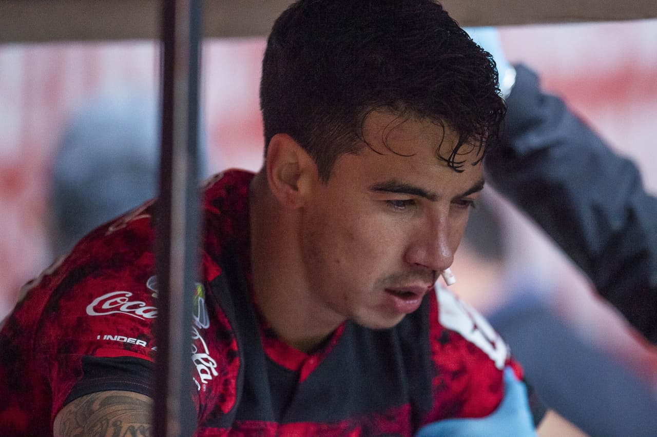 Rigonato sale del partido por un golpe de Luis Romo