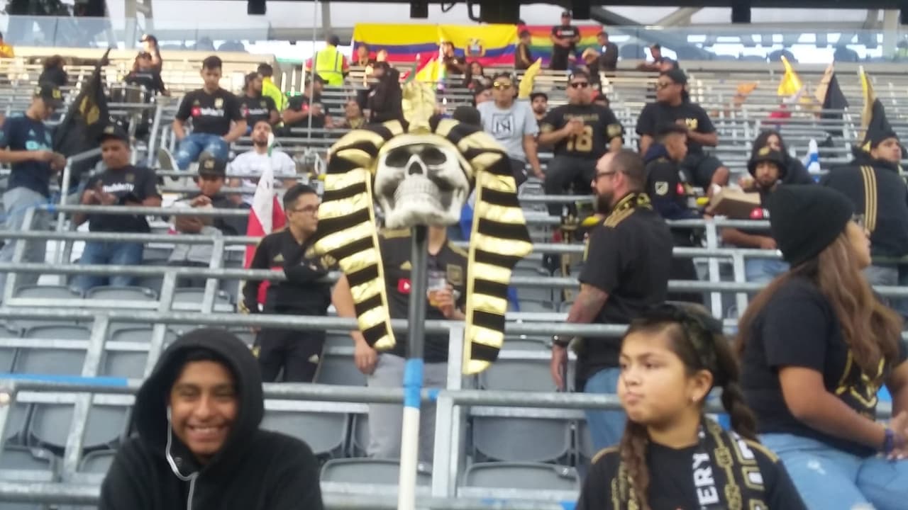 La afición de Los ángeles confía en que su equipo llegue a la MLS Cup, así se vive el encuentro previo al choque con el Sounders.