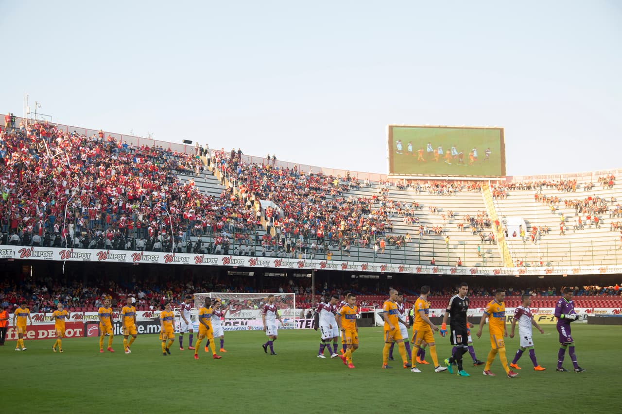 Así estaba el Luis Pirata Fuente antes de comenzar el partido. Buena cantdad de público para ver este partido.
