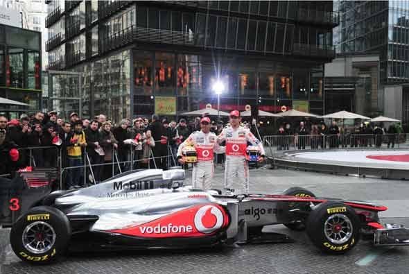 La escudería McLaren presentó su nuevo monoplaza, el MP4-26.