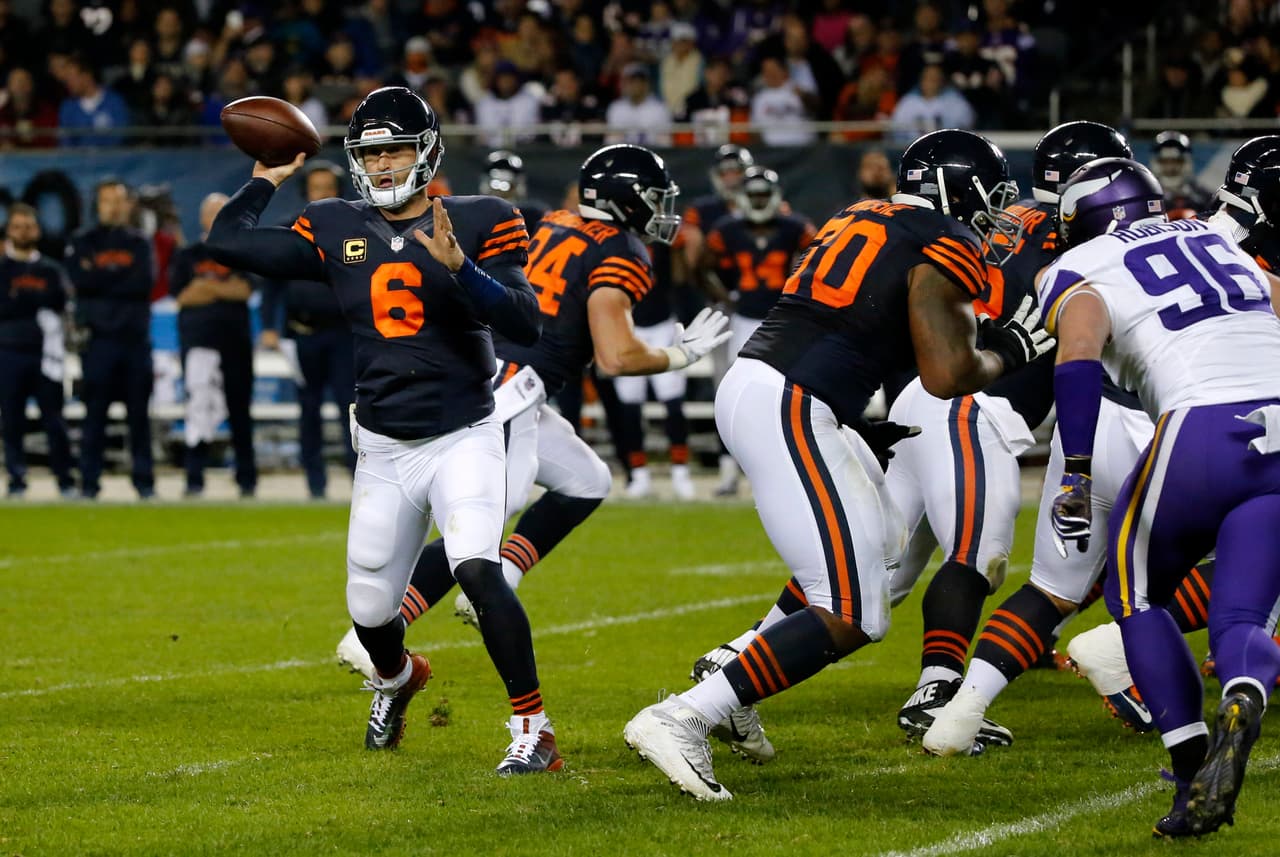 Jay Cutler reapareció con Chicago y lideró el triunfo sobre Minnesota