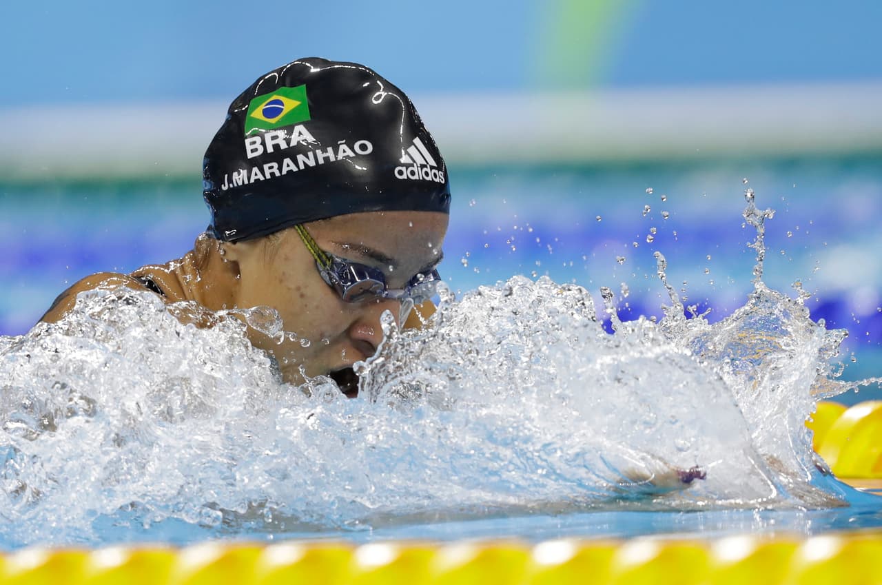 La favorita de casa, Joanna Maranhao, no pudo clasificarse en los 400m combinado individual femenino, al tener el 15vo mejor tiempo con 4:38.88.