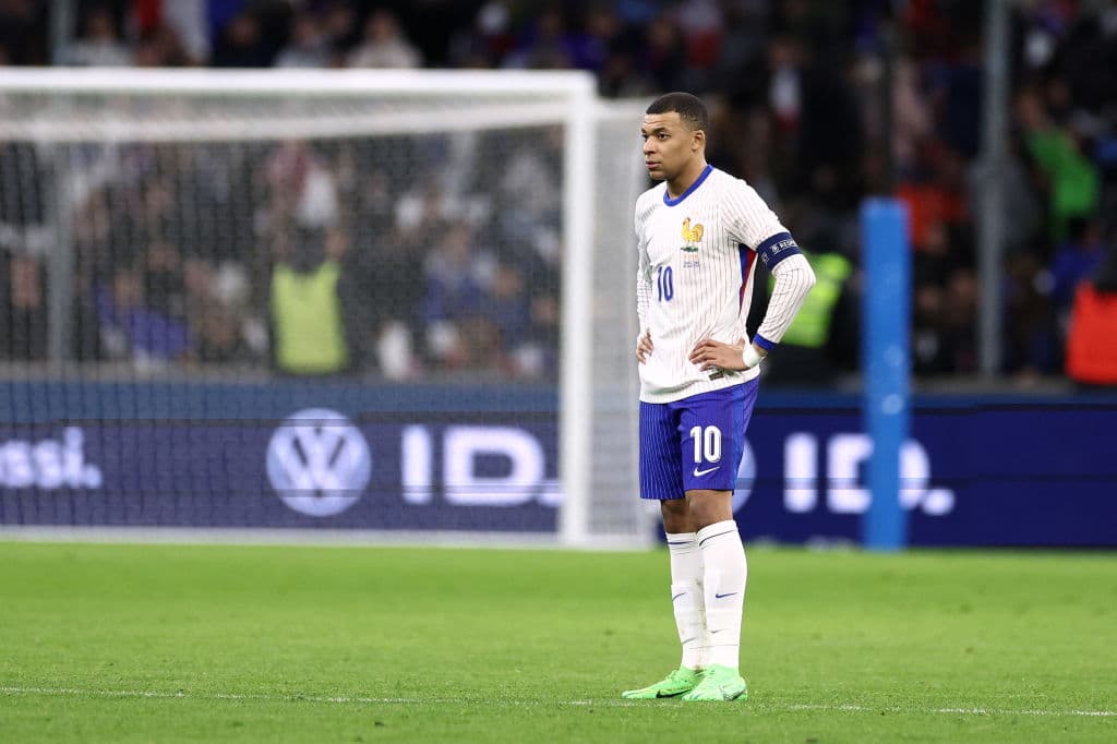 Deschamps dice estar decepcionado por abucheos a Mbappé en Francia