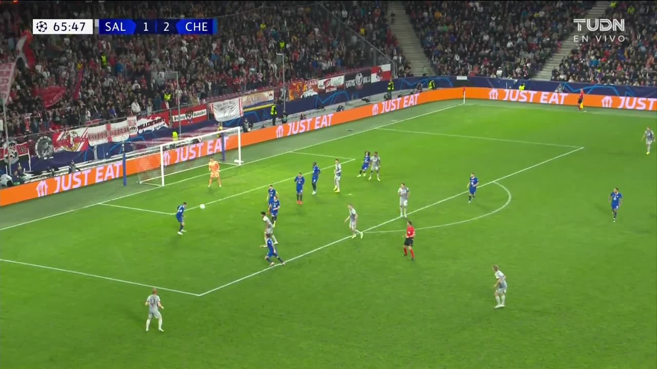 ¡TIRO ATAJADO! disparo por Noah Okafor.