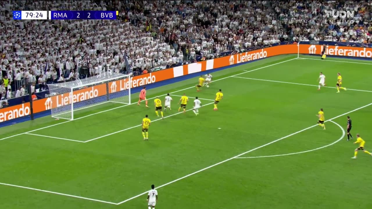 ¡Kobel se convierte en héroe! Una atajada del arquero suizo