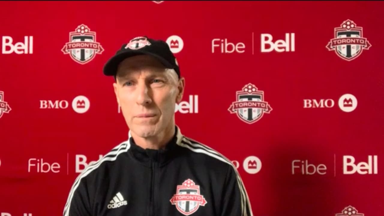 Video: Bob Bradley, DT de Toronto, compara a Carlos Salcedo con Sergio Ramos