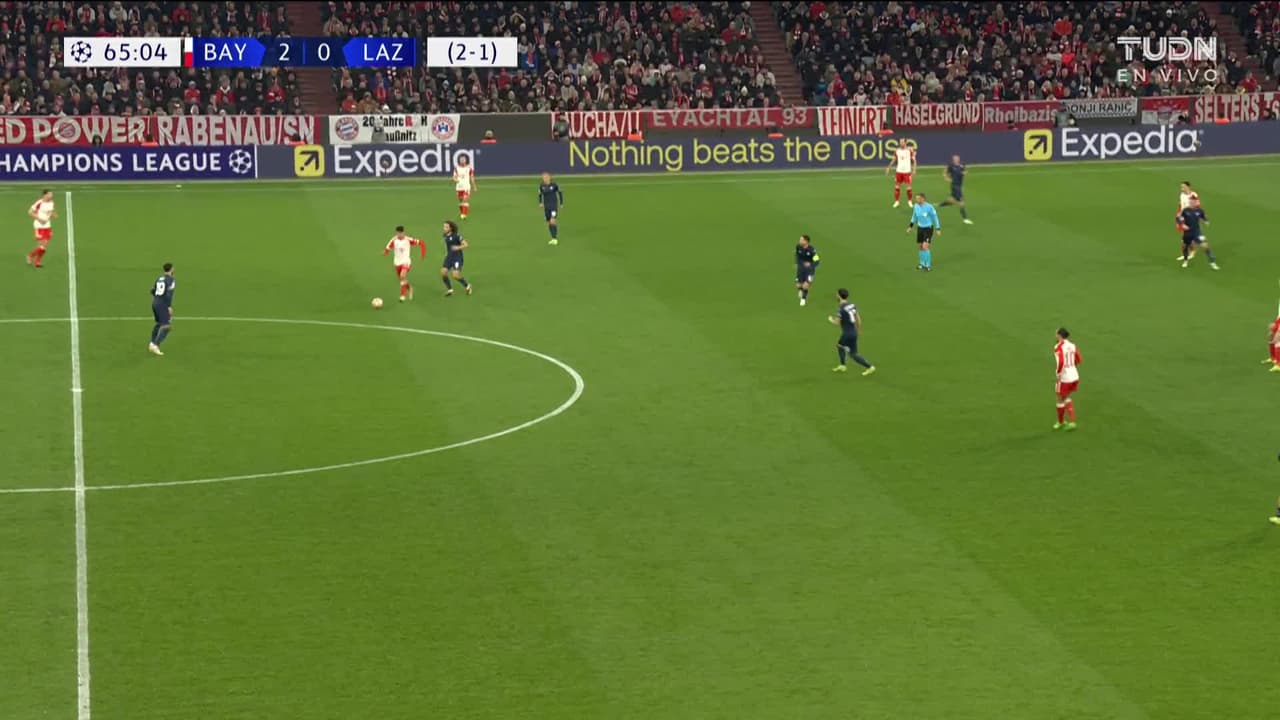 ¡GOL!  anota para FC Bayern München. Harry Kane