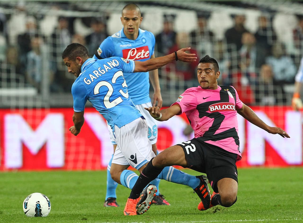 El otro medio de contención junto con Inler era el uruguayo Walter Gargano que después jugó en Rayados de Monterrey.