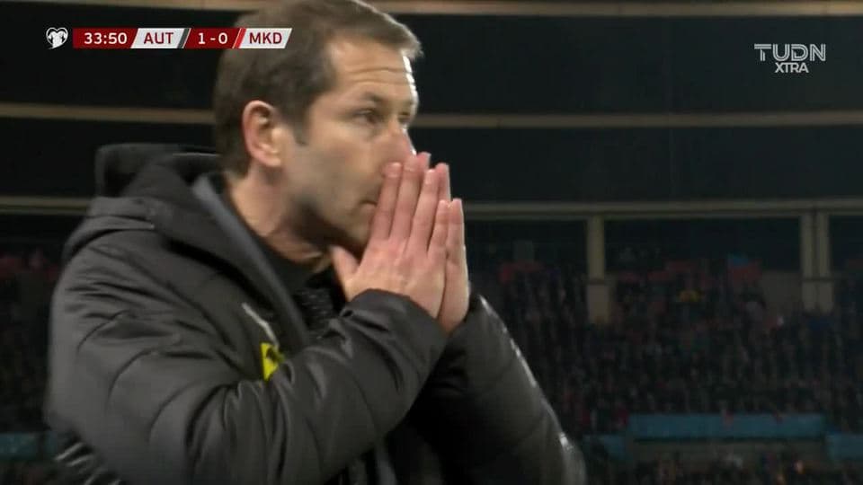 Tiro desviado de Marko Arnautovic