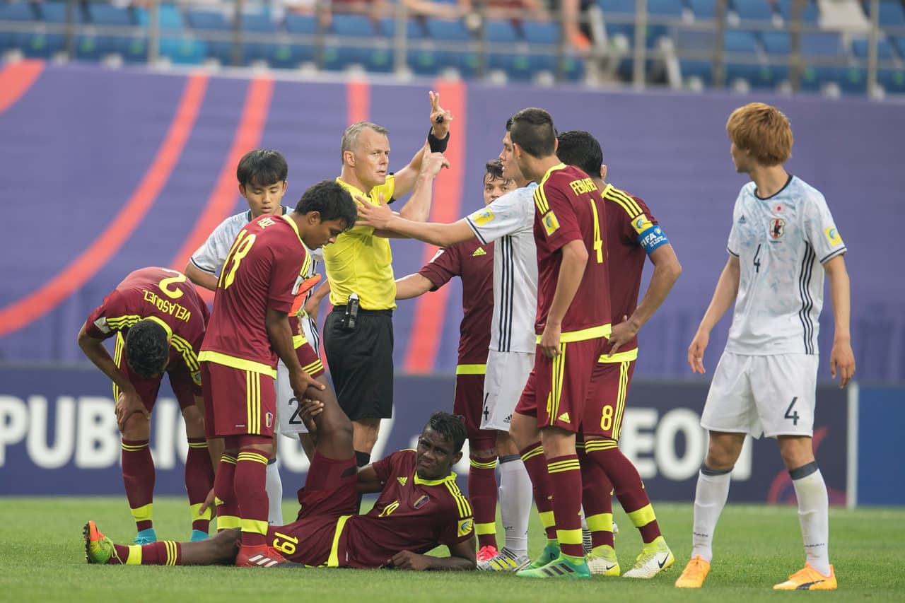 El árbitro holandés Björn Kuipers amonestó a los japoneses Doan (minuto 68) e Itakura (minuto 76).