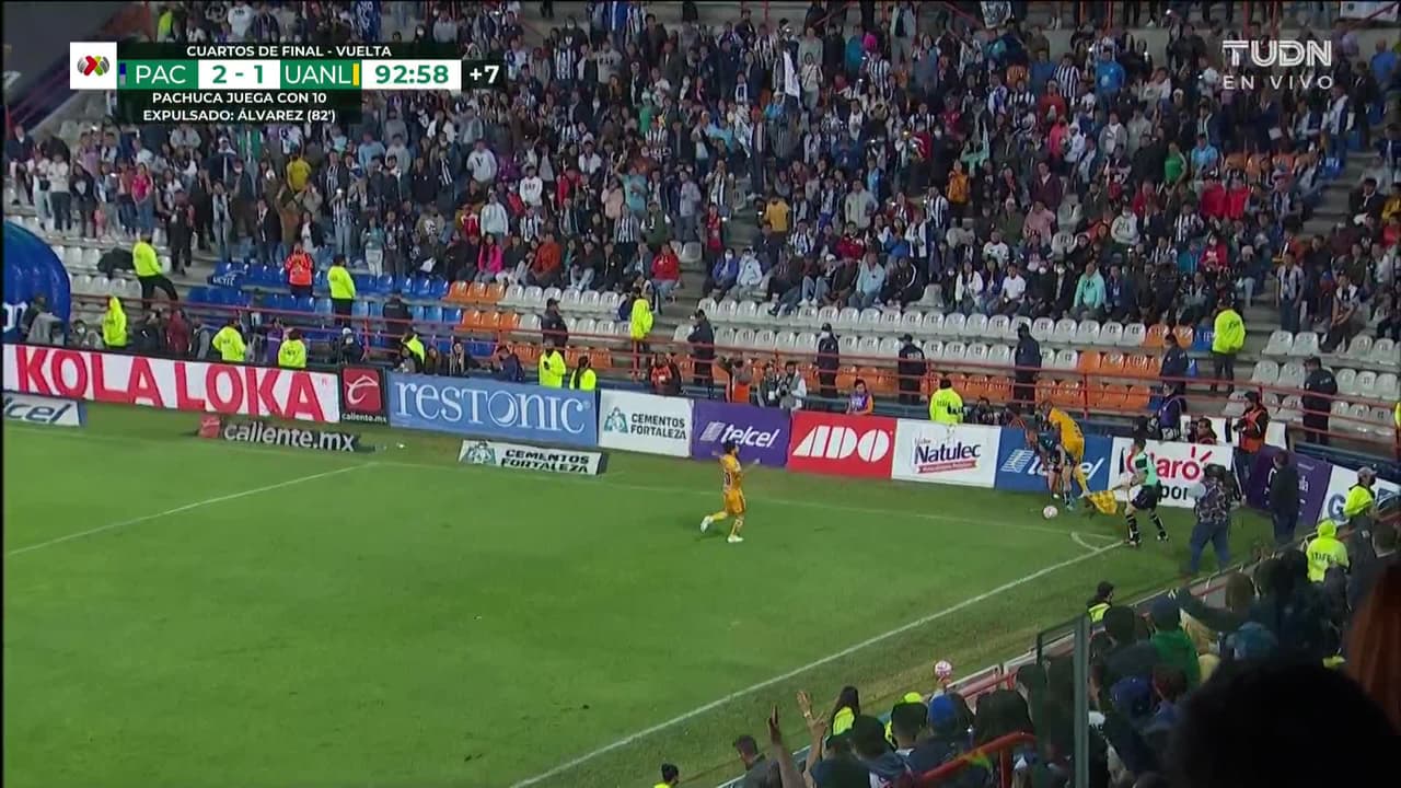 ¡Tarjeta Roja! Samir recibe la segunda amarilla y se va del juego.