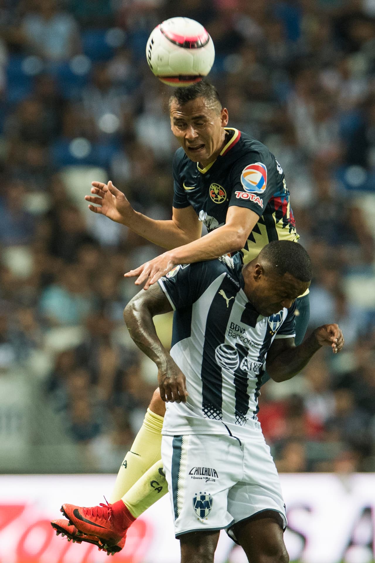 Los equipos saltaron al campo con cuadros alternativos. Fueron pocos los titulares que estuvieron presentes en el cotejo