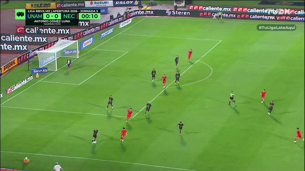 Arranca el partido y la pelota está en juego.