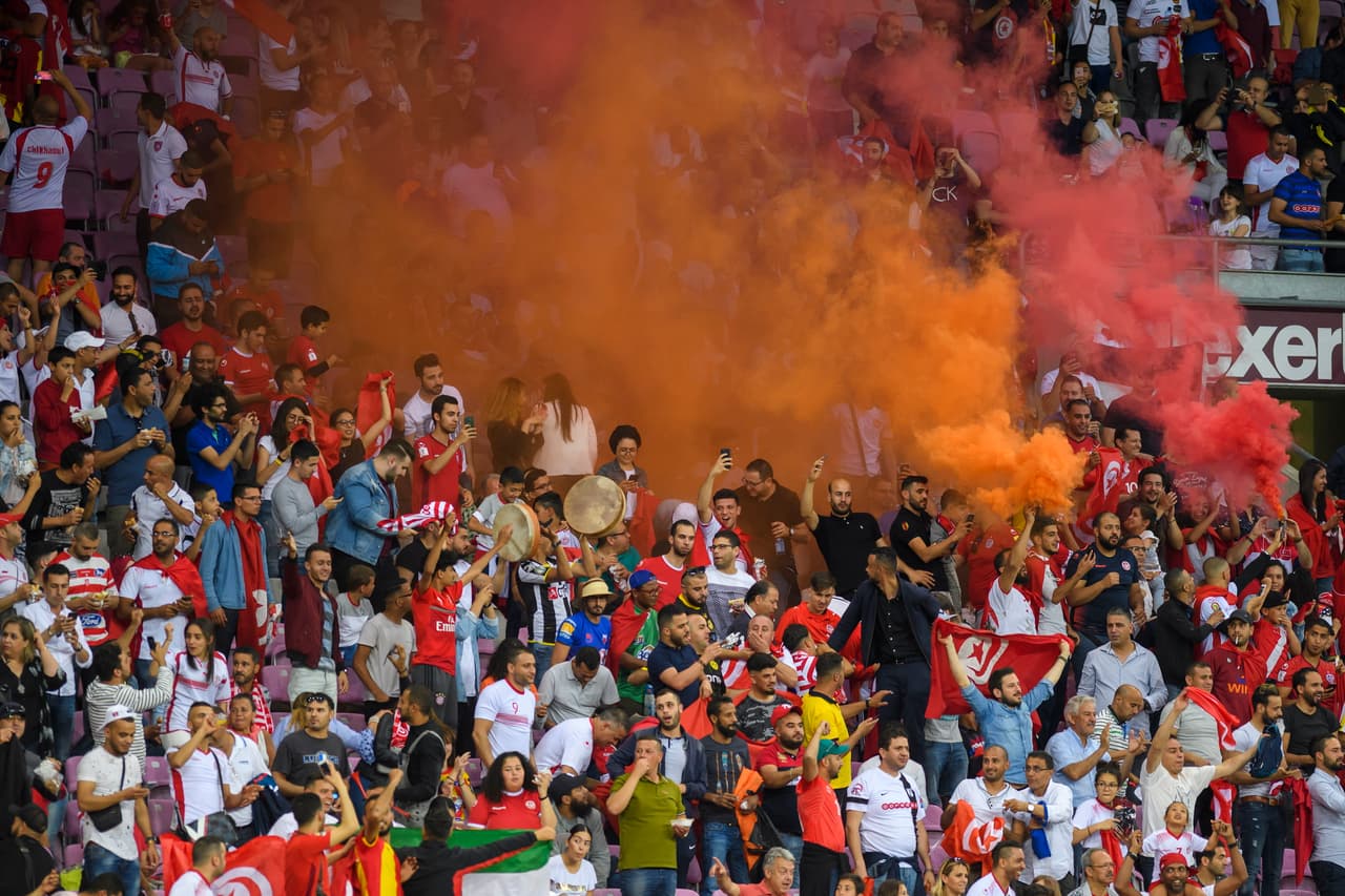 Ya en pleno partido se veía que los fanáticos estaban muy alterados, algo común entre las barras turcas.