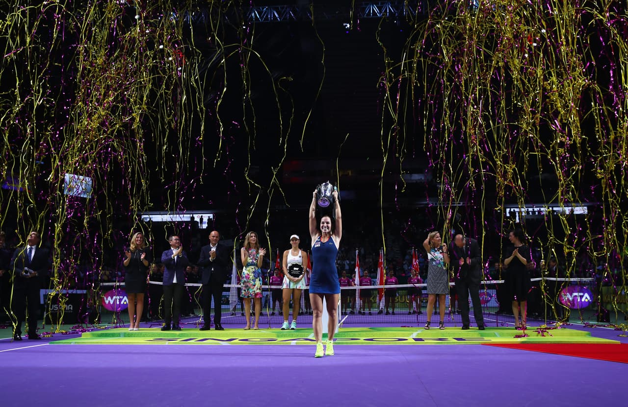 Dominika Cibulkova es una eslovaca de 27 años que se impuso ante la número uno del mundo, la alemana Angelique Kerber, en el Tour Championships, certamen que reunió a las 8 mejores jugadoras del año. Su triunfo la pone como firme competidora en el panorama para la temporada de 2017. Su talento, belleza y carisma darán de qué hablar.