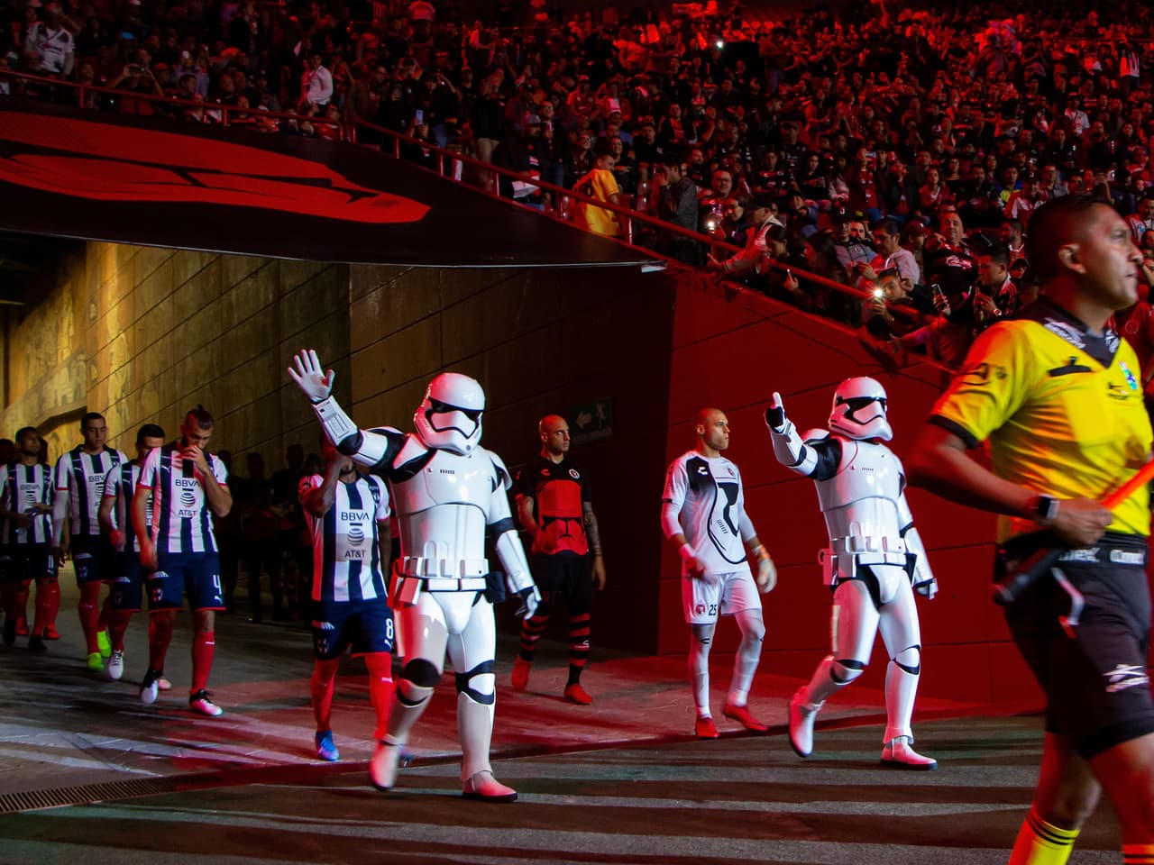 Tijuana aprovechó la nueva película de Star Wars para 'adornar' la noche ante Rayados.