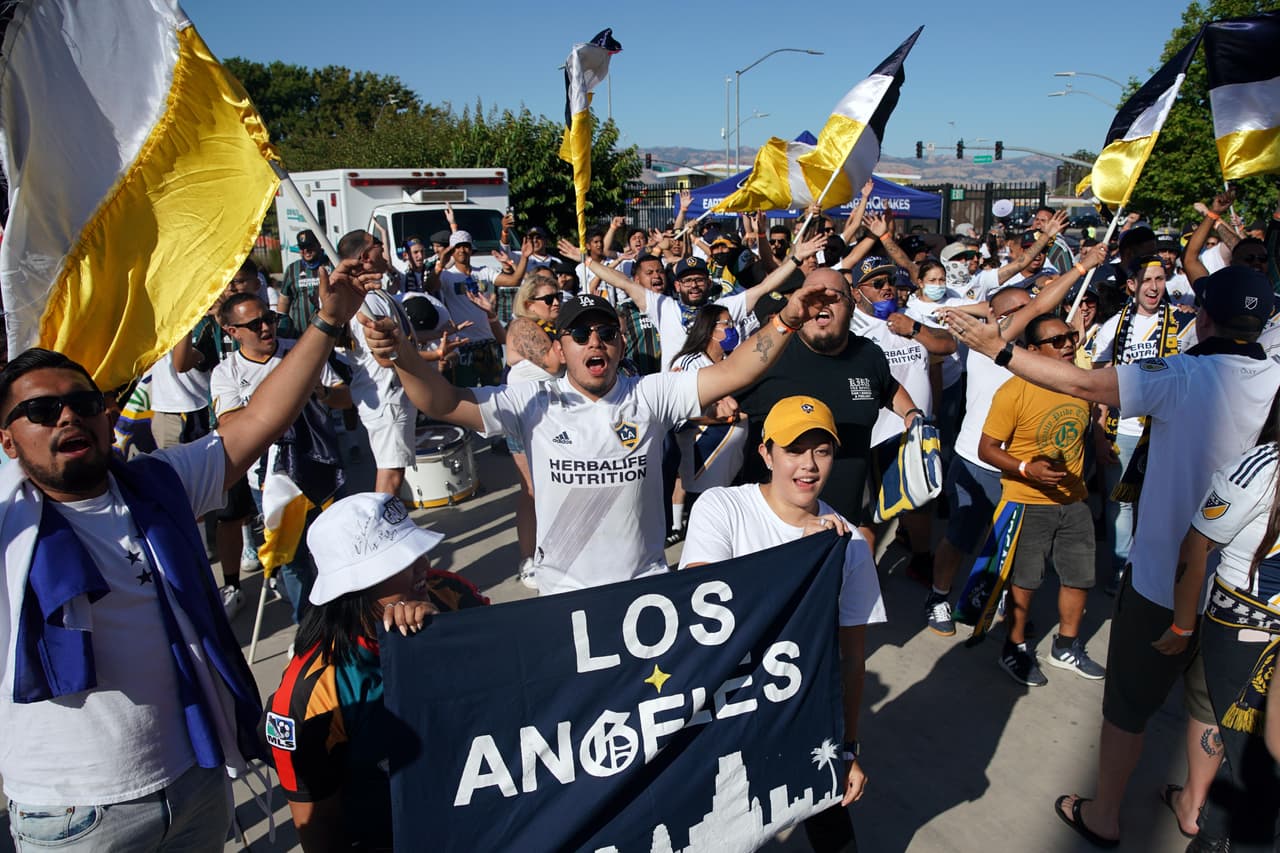 La afición de LA Galaxy se trasladó hasta el Área de la Bahía de San Francisco para alentar a su equipo.
<br>