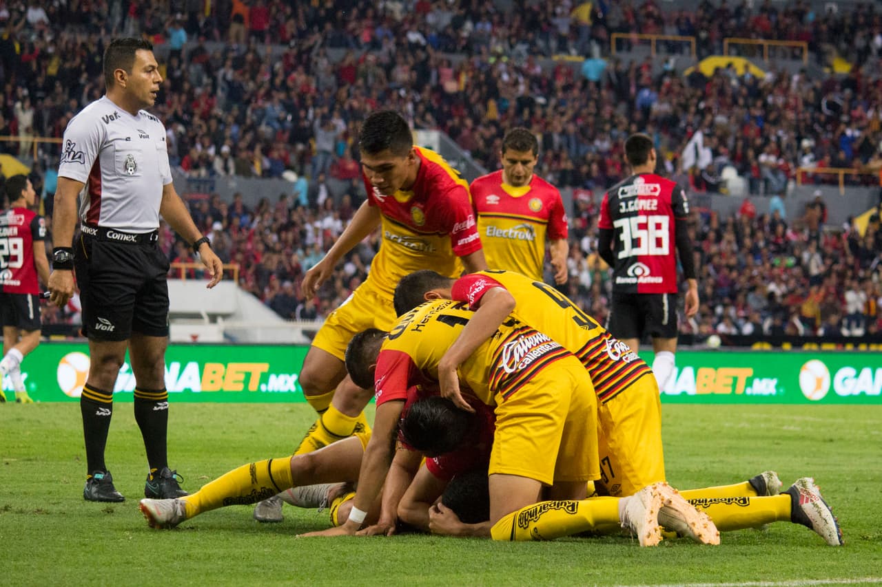 Con un potente tiro dentro del área, esquinado y muy difícil de atajar, los de la U de G se alejaban 2-0 y ponían en serios aprietos a los atlistas.