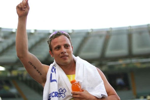 Los juegos paralímpicos de Atenas fueron la primera sede de los éxitos del corredor, que se llevó el oro en los 200m y el bronce en los 400m, comenzando un paso de dominio sin igual entre los velocistas paralímpicos.