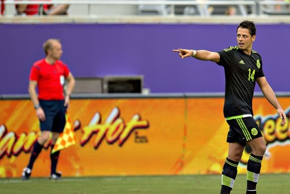 8 Javier "Chicharito" Hernández es todo lucha en el equipo mexicano. En el primer tiempo salió de la zona donde es peligroso para buscar balones, En la segunda el reacomodó del equipo le sentó bien. Hizo el seguno gol del Tri.