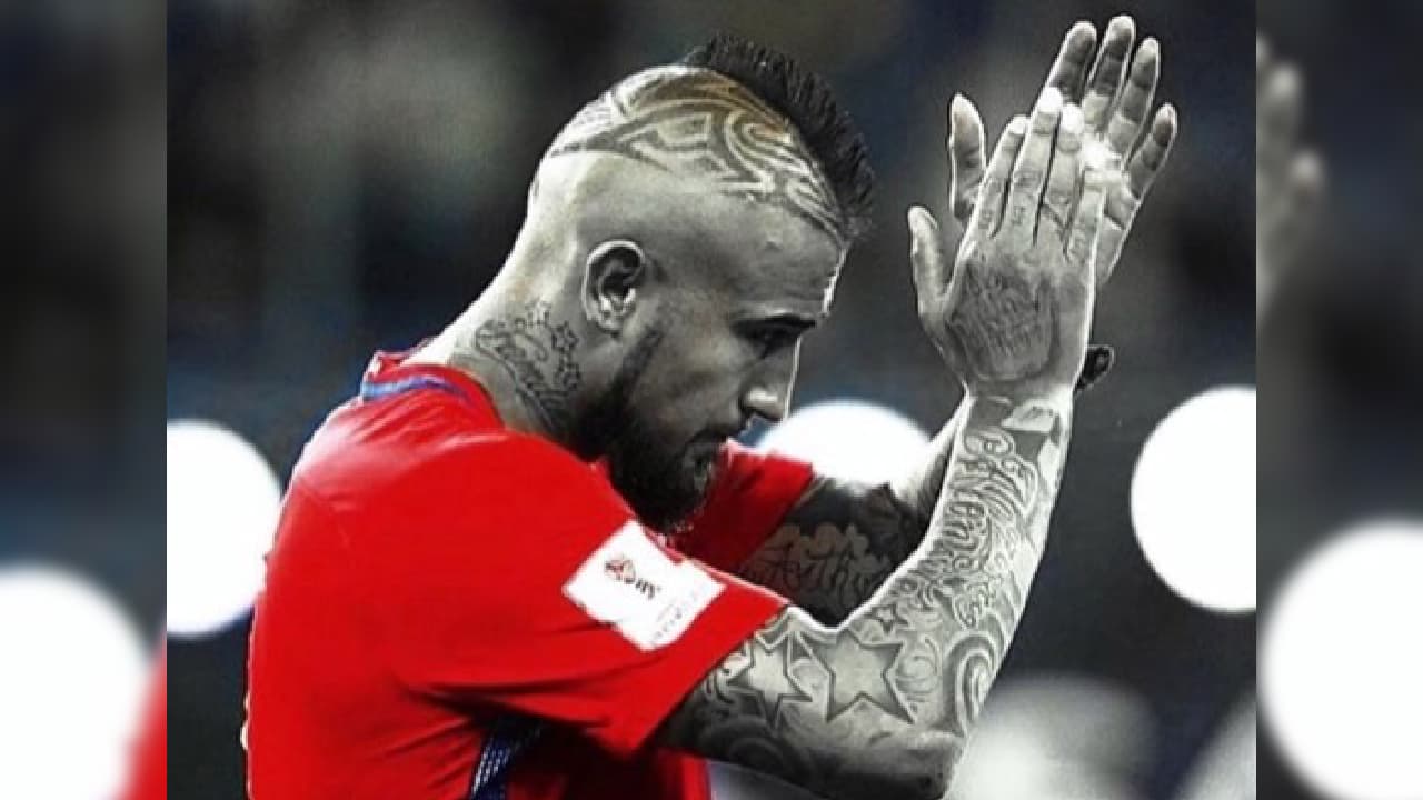 Desde los dedos hasta la cabeza; el chileno deja pocos espacios de su cuerpo sin diseños.