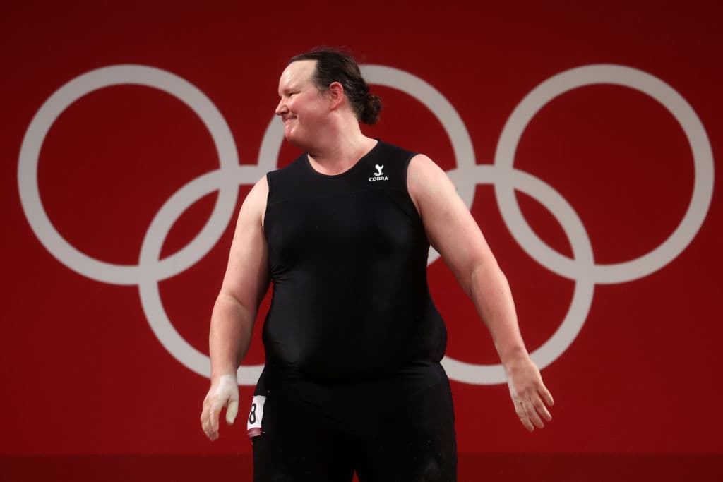 La levantadora de pesas transgénero fue descalificada por fallos