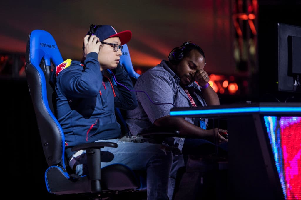 Parte de jugar un videojuego implica los dos posibles resultados que aplican para el mundo del deporte: ganar o perder. Se experimenta frustración, enojo, ansiedad en ocasiones, si se pierde.