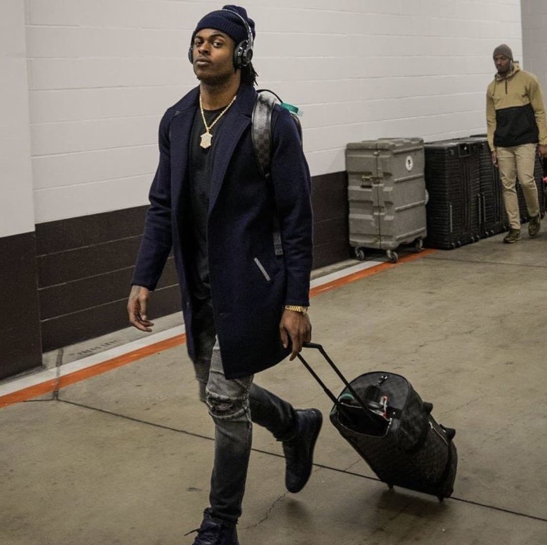 El mejor receprot de los Green Bay Packers, Davante Adams, brilla fuera y dentro del emparrillado con solo una diferencia, fuera del emprrillado el estadounidense brilla más gracias a las cadenas, aretes, pulseras y relojes de lujo que porta.