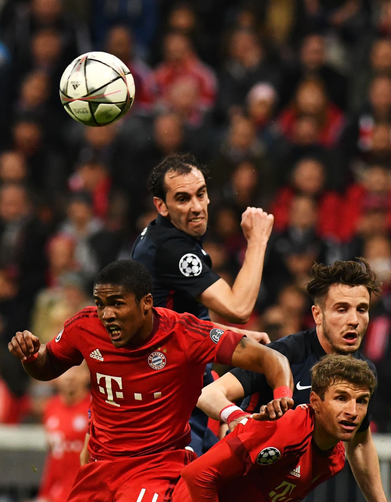 Partido de mucha intensidad, con el Bayern presionando ante un aguerrido Atlético que denfendió con todo lo que pudo.