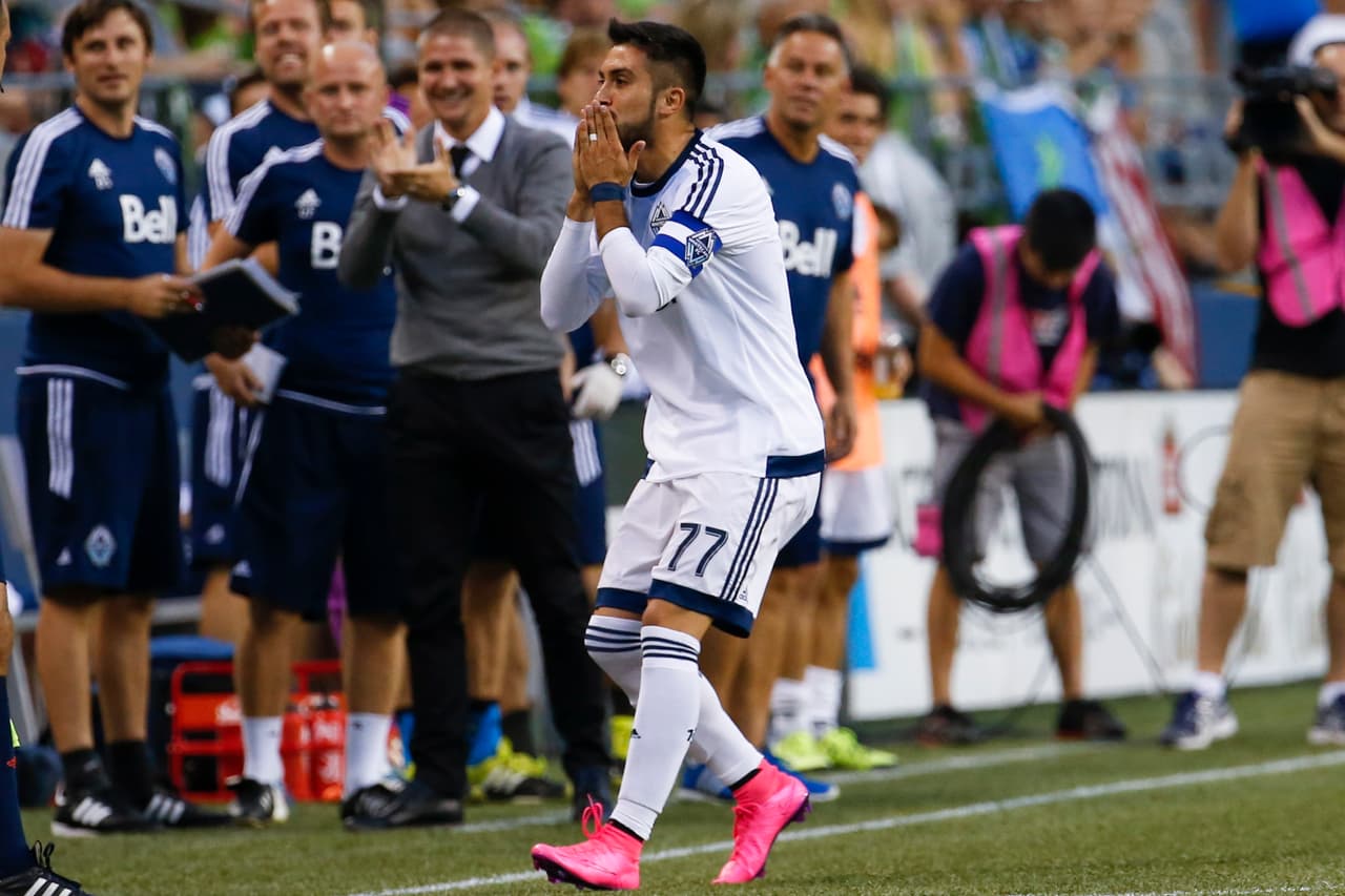 Pedro Morales enviándole besos a la cámara luego de su golazo de tiro libre ante Seattle.