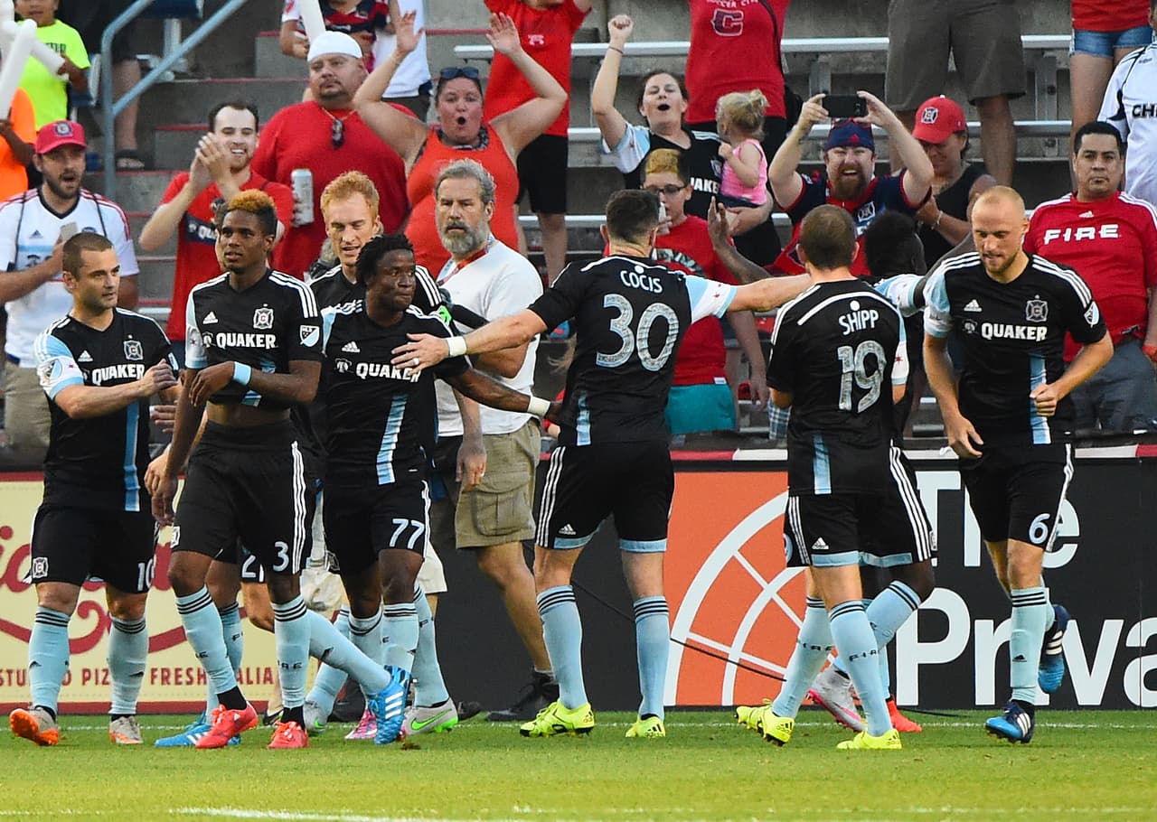 Chicago Fire celebrando la victoria por 2-0 ante FC Dallas. Su primera después de cuatro partidos.