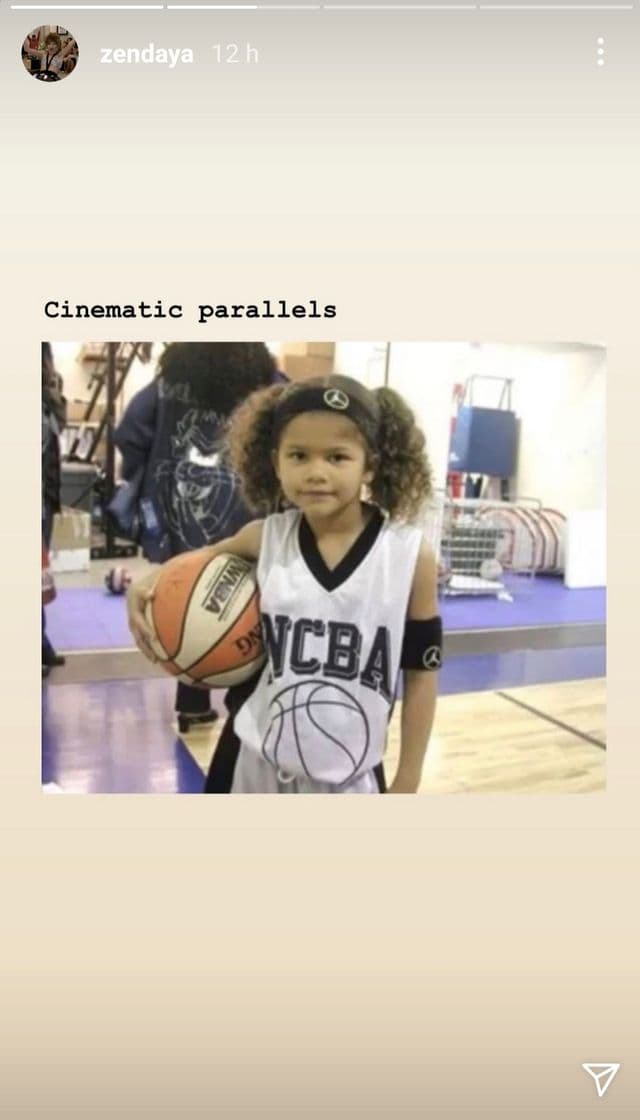 Tras este anuncio, la actriz compartió en sus redes una foto de hace ya algunos años, donde está junto con un balón de basquetbol.