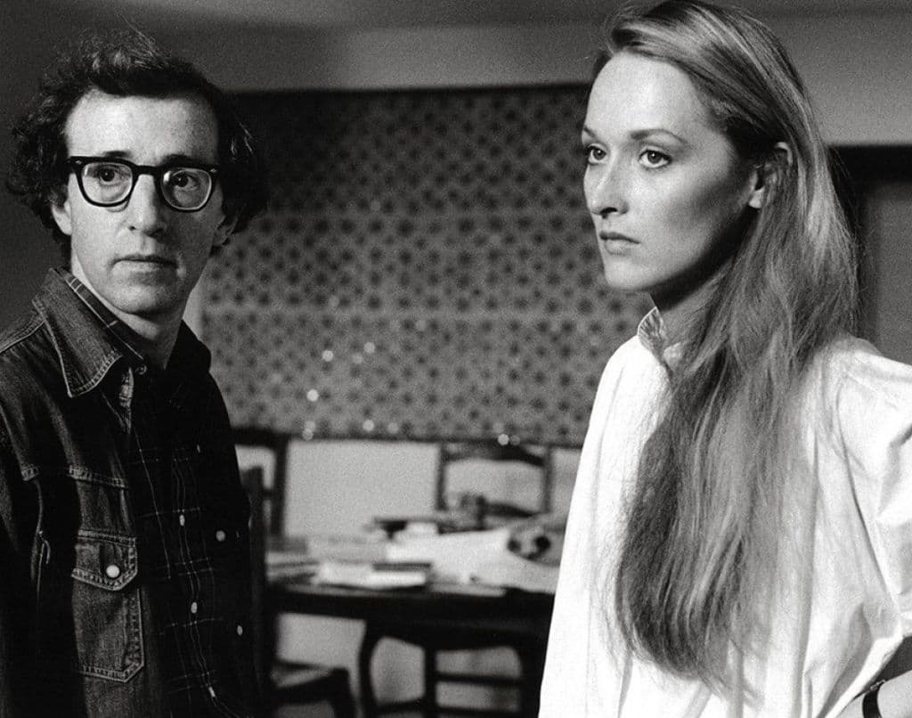 Es la película más reconocida y alabada por la crítica. Tiene una historia absolutamente fascinante, así como un elenco increíble: Woody Allen, Diane Keaton, Mariel Hemingway y Meryl Streep.