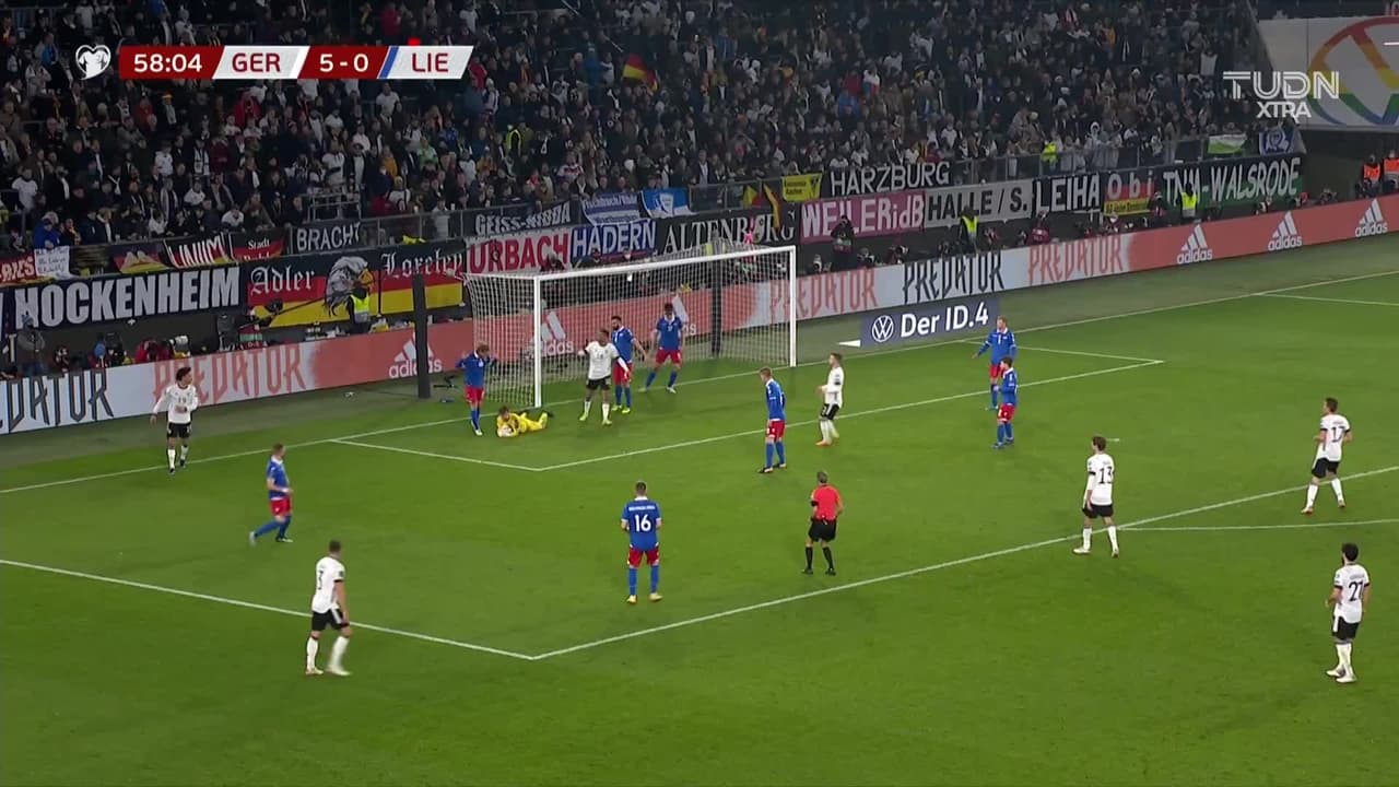 ¡TIRO ATAJADO! disparo por Leroy Sané.