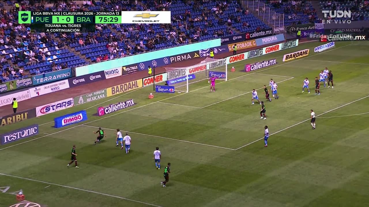 ¡TIRO ATAJADO! disparo por Emiliano Gómez.