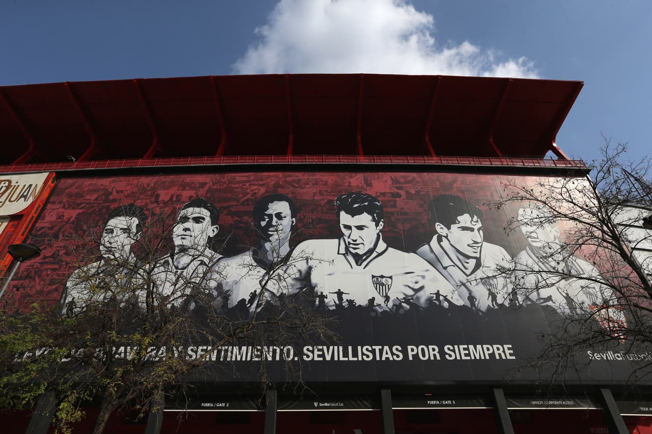 Desde tempranas horas el Ramón Sánchez Pizjuán se fue llenando de color para vivir una jornada especial de la UEFA Europa League entre el Sevilla F.C. y la S.S. Lazio, quienes definirían uno de los clasificados a los octavos de final del torneo continental.