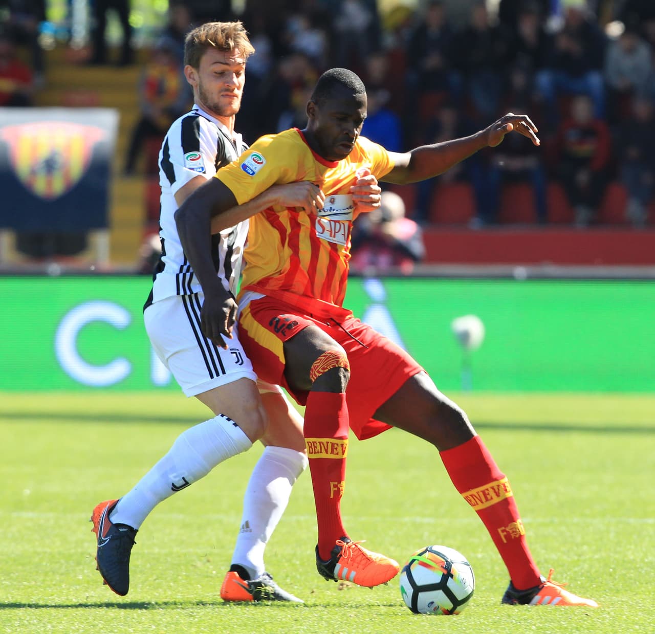 Parecía una lucha de goleadores, Cheik Diabaté volvió a marcar, parecía una lucha de dos hambrientos anotadores. 
<br>