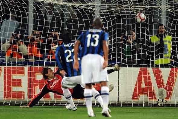 El Inter se adelantó con este gol de Diego Milito.