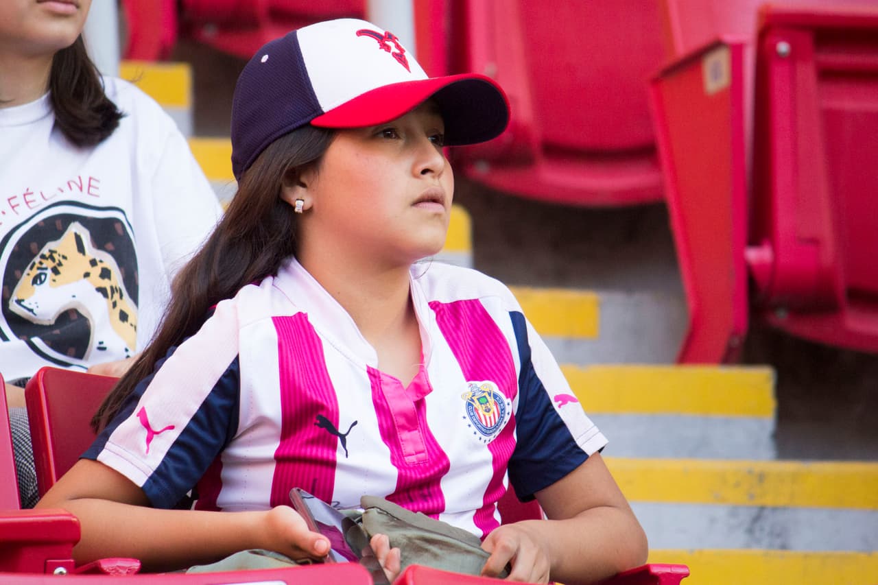 Bastante expectativa generó el regreso de Carlos Salcido al Estadio Akron, aunque esta vez lo hiciera como un adversario de las Chivas, enfundado en la camiseta de los Tiburones Rojos del Veracruz.