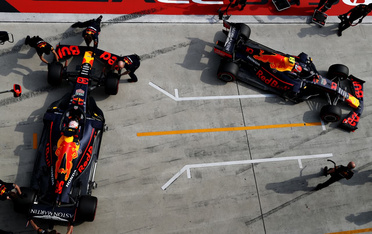 En la madrugada de este sábado se corrió la última sesión libre y la clasificación del Gran Premio de China en la cual los autos de Mercedes lograron los mejores tiempos. Valtteri Bottas se quedó con la Pole, Lewis Hamilton saldra segundo, Sebastian Vettel (Ferrari) tercero y Sergio 'Checo' Pérez quedó en el puesto 12.