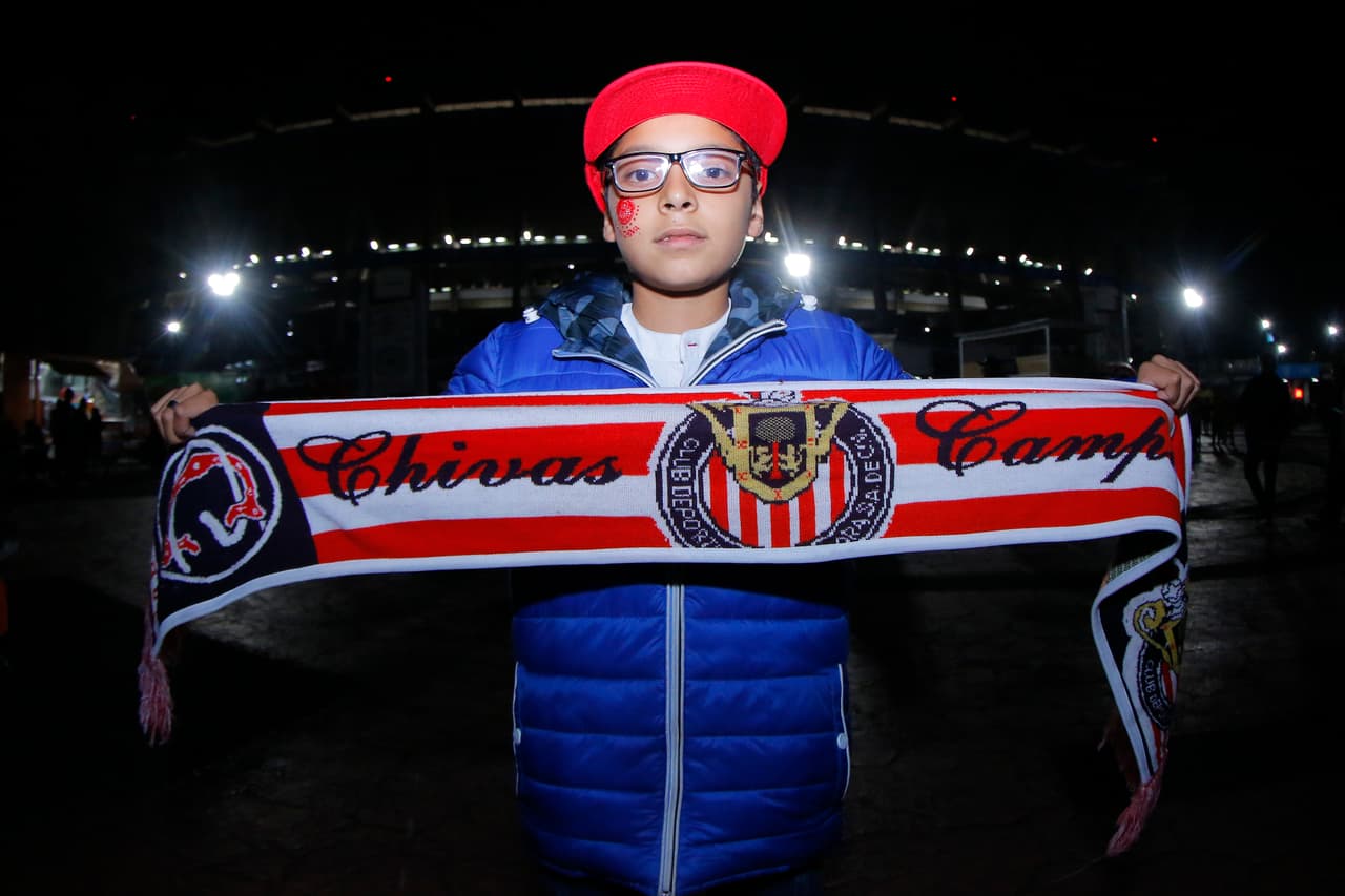 Así vivieron los aficionados los momentos previos al Súper Clásico por la Copa MX entre Águilas del América y Chivas del Guadalajara en el Estadio Azteca.